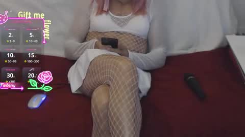 Snapshot of mathurin37 chatting on 10/15/25, 12:49 LooLa online show from 10/15/25, 12:49