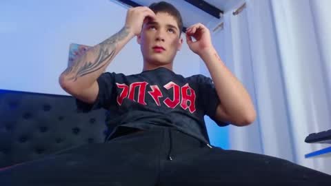 Snapshot of matiii18 chatting on 01/16/26, 01:59 Mati online show from 01/16/26, 01:59