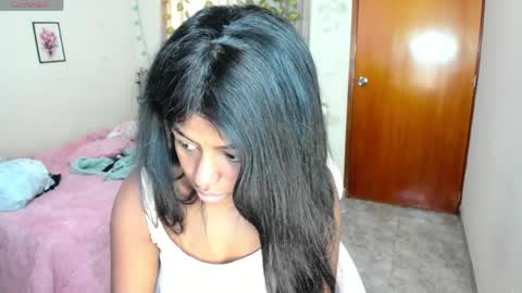 Snapshot of matilde27 chatting on 05/01/26, 03:49 Daniela online show from 05/01/26, 03:49