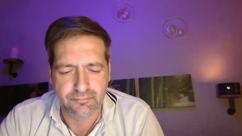 Snapshot of matrike1 chatting on 12/20/24, 09:39 matrike1 online show from 12/20/24, 09:39