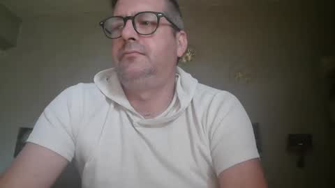 Snapshot of matrike1 chatting on 04/19/26, 10:25 matrike1 online show from 04/19/26, 10:25