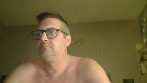 Snapshot of matrike1 chatting on 04/19/26, 06:10 matrike1 online show from 04/19/26, 06:10