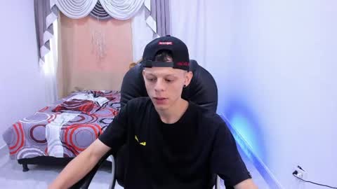 Snapshot of matthewboy_ chatting on 05/15/26, 12:12 MatthewBoy online show from 05/15/26, 12:12