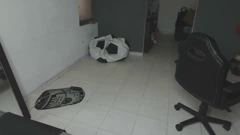 mattias     online show from 02/12/25, 05:48