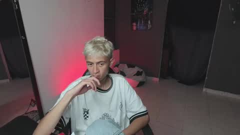 mattias     online show from 03/04/25, 05:21