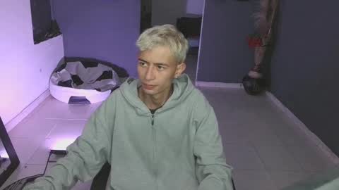 mattias     online show from 03/05/25, 02:57