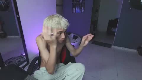 mattias     online show from 03/07/25, 03:49