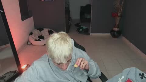 mattias     online show from 03/11/25, 02:21