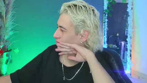 mattias     online show from 10/05/25, 04:22