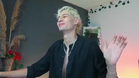 mattias     online show from 10/19/25, 11:16