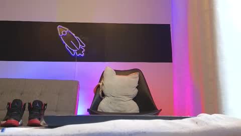 Snapshot of mattxfeet chatting on 12/22/25, 10:29 Matt online show from 12/22/25, 10:29