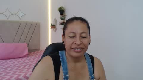 Snapshot of mature_martina_ chatting on 04/25/26, 08:39 Martina online show from 04/25/26, 08:39