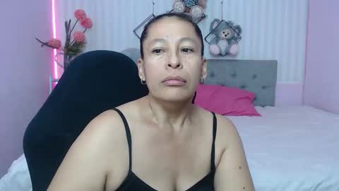 Snapshot of mature_martina_ chatting on 05/03/26, 11:05 Martina online show from 05/03/26, 11:05