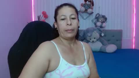 Snapshot of mature_martina_ chatting on 05/17/26, 11:06 Martina online show from 05/17/26, 11:06