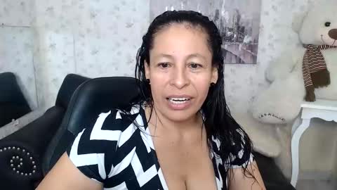 Snapshot of mature_martina_ chatting on 06/08/26, 09:04 Martina online show from 06/08/26, 09:04