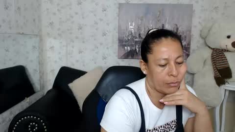 Snapshot of mature_martina_ chatting on 06/19/26, 10:35 Martina online show from 06/19/26, 10:35