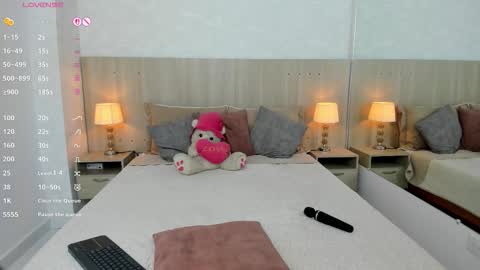 Vayolet Castro online show from 03/25/26, 11:27