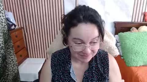 Snapshot of mature_wolf chatting on 09/19/25, 09:26 Sonia online show from 09/19/25, 09:26