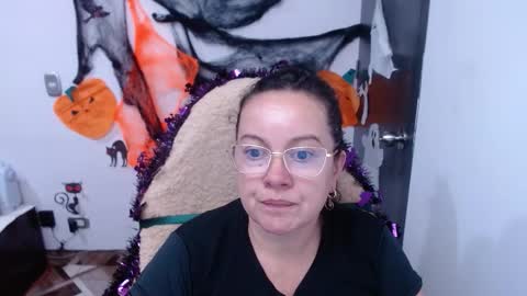 Snapshot of mature_wolf chatting on 10/30/25, 08:53 Sonia online show from 10/30/25, 08:53