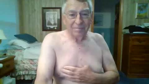 Snapshot of maturecouple1954 chatting on 03/31/26, 11:32 SXECPL55 at G mail Dot Com online show from 03/31/26, 11:32