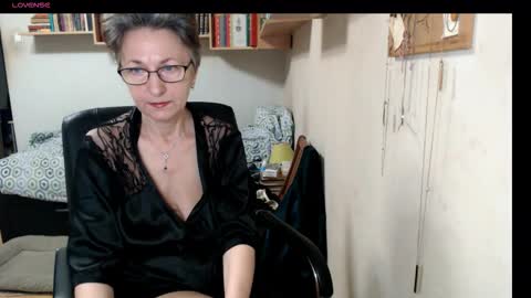 Snapshot of maturekate chatting on 09/12/25, 06:35 maturekate online show from 09/12/25, 06:35