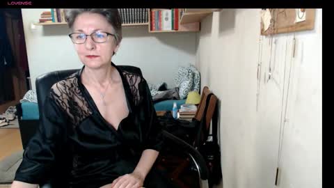 Snapshot of maturekate chatting on 09/20/25, 06:25 maturekate online show from 09/20/25, 06:25