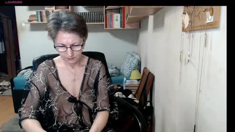 Snapshot of maturekate chatting on 09/23/25, 06:38 maturekate online show from 09/23/25, 06:38