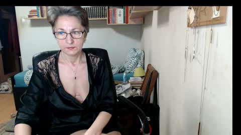 Snapshot of maturekate chatting on 09/25/25, 06:28 maturekate online show from 09/25/25, 06:28