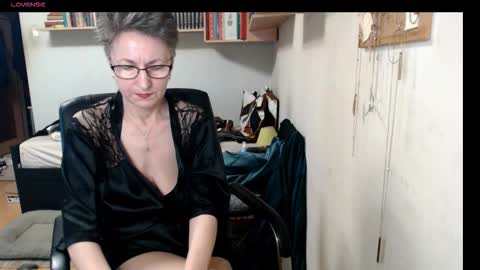 Snapshot of maturekate chatting on 10/13/25, 06:35 maturekate online show from 10/13/25, 06:35