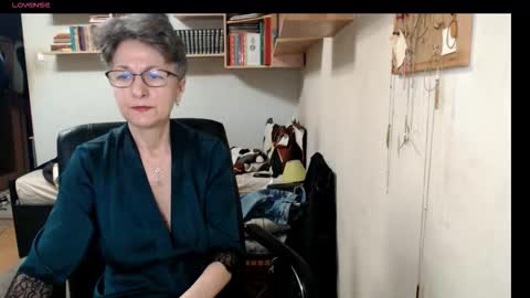 Snapshot of maturekate chatting on 10/19/25, 06:58 maturekate online show from 10/19/25, 06:58
