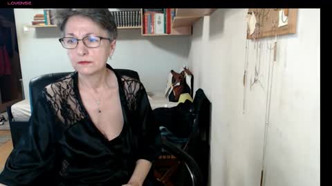 Snapshot of maturekate chatting on 10/20/25, 06:36 maturekate online show from 10/20/25, 06:36