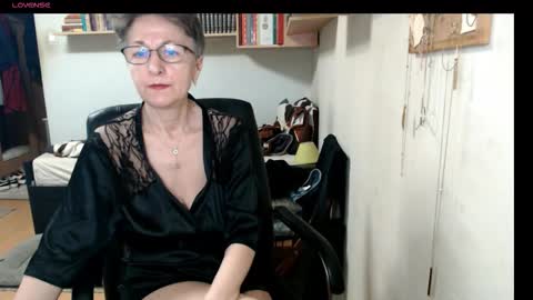 Snapshot of maturekate chatting on 10/22/25, 06:46 maturekate online show from 10/22/25, 06:46