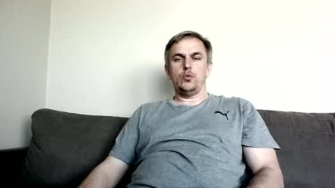 Snapshot of matureontheedge chatting on 06/18/26, 05:39 matureontheedge online show from 06/18/26, 05:39
