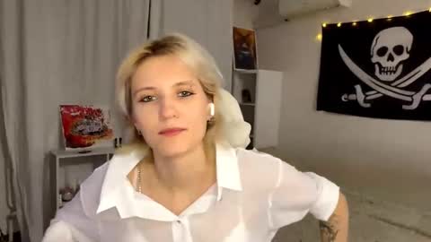 Snapshot of maudhendry chatting on 09/09/25, 05:23 Mia online show from 09/09/25, 05:23