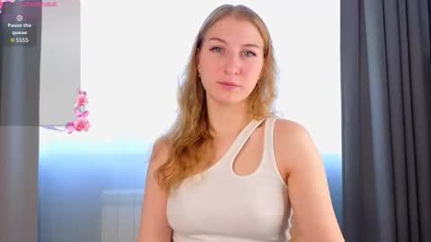 Snapshot of maureencoombs chatting on 09/17/25, 04:14 maureencoombs online show from 09/17/25, 04:14