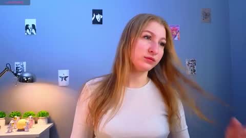 Snapshot of maureencoombs chatting on 11/27/25, 04:14 maureencoombs online show from 11/27/25, 04:14