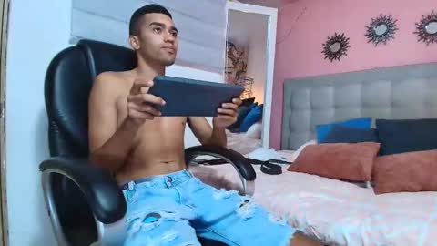 Snapshot of mauricio_smiith chatting on 02/28/26, 02:45 MAURICIO online show from 02/28/26, 02:45