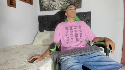 Snapshot of mauricio_smiith chatting on 03/01/26, 02:02 MAURICIO online show from 03/01/26, 02:02