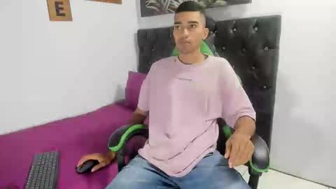 Snapshot of mauricio_smiith chatting on 03/04/26, 02:06 MAURICIO online show from 03/04/26, 02:06