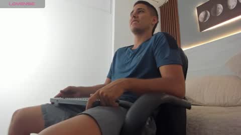 mauro_boy online show from 06/11/26, 07:34