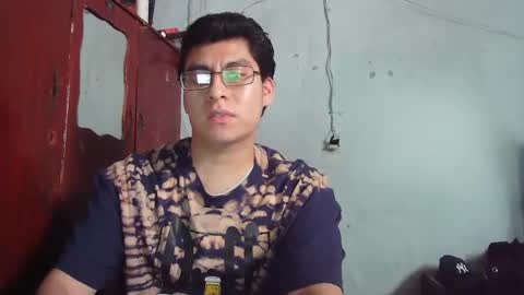 Snapshot of maurodirty chatting on 12/20/24, 08:12 Mauro online show from 12/20/24, 08:12