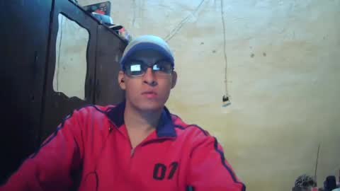 Snapshot of maurodirty chatting on 11/12/25, 06:25 Mauro online show from 11/12/25, 06:25