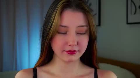 Snapshot of mavisseibert chatting on 11/14/25, 02:43 Eva online show from 11/14/25, 02:43