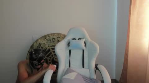 max__b online show from 03/10/25, 06:12