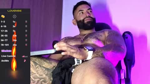 max__prada online show from 11/19/25, 01:49