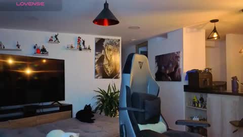 Max online show from 11/06/25, 03:40