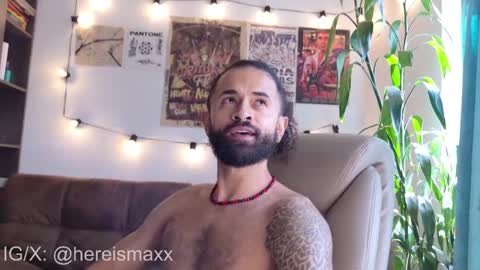 Snapshot of max_greenn chatting on 11/19/25, 02:50 Max Follow me IGX hereismaxx online show from 11/19/25, 02:50