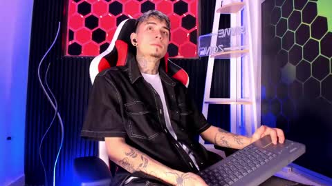 Max online show from 04/15/26, 03:35