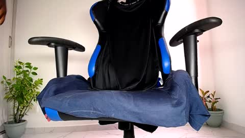 MAX online show from 07/12/26, 05:37