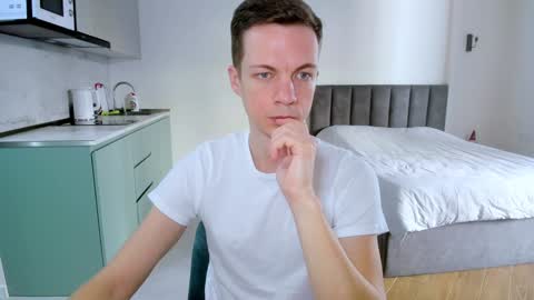 Max  online show from 01/28/25, 12:00